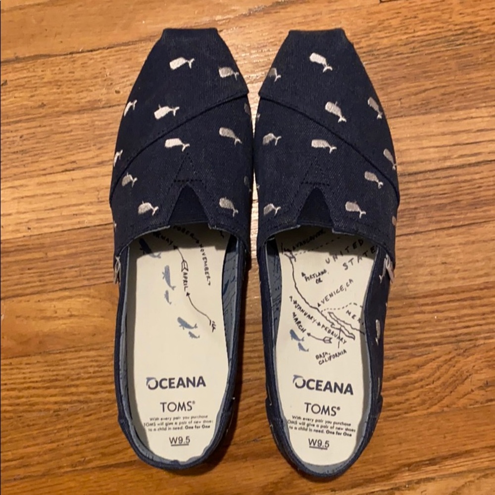 TOMS - Oceana Whale Women’s Classic - size 9.5